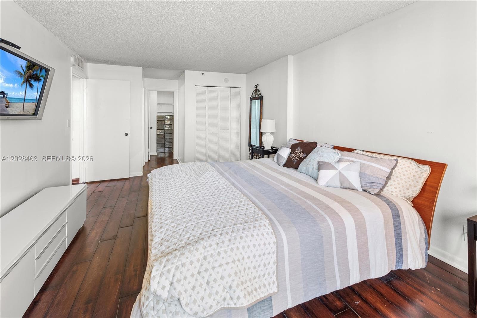 2555 Collins Ave 403 photo 15