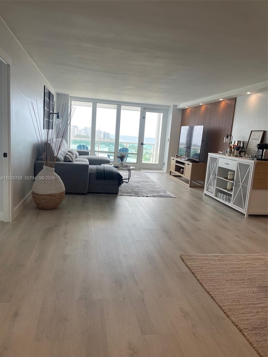 2100 S Ocean Ln 1409 photo 3