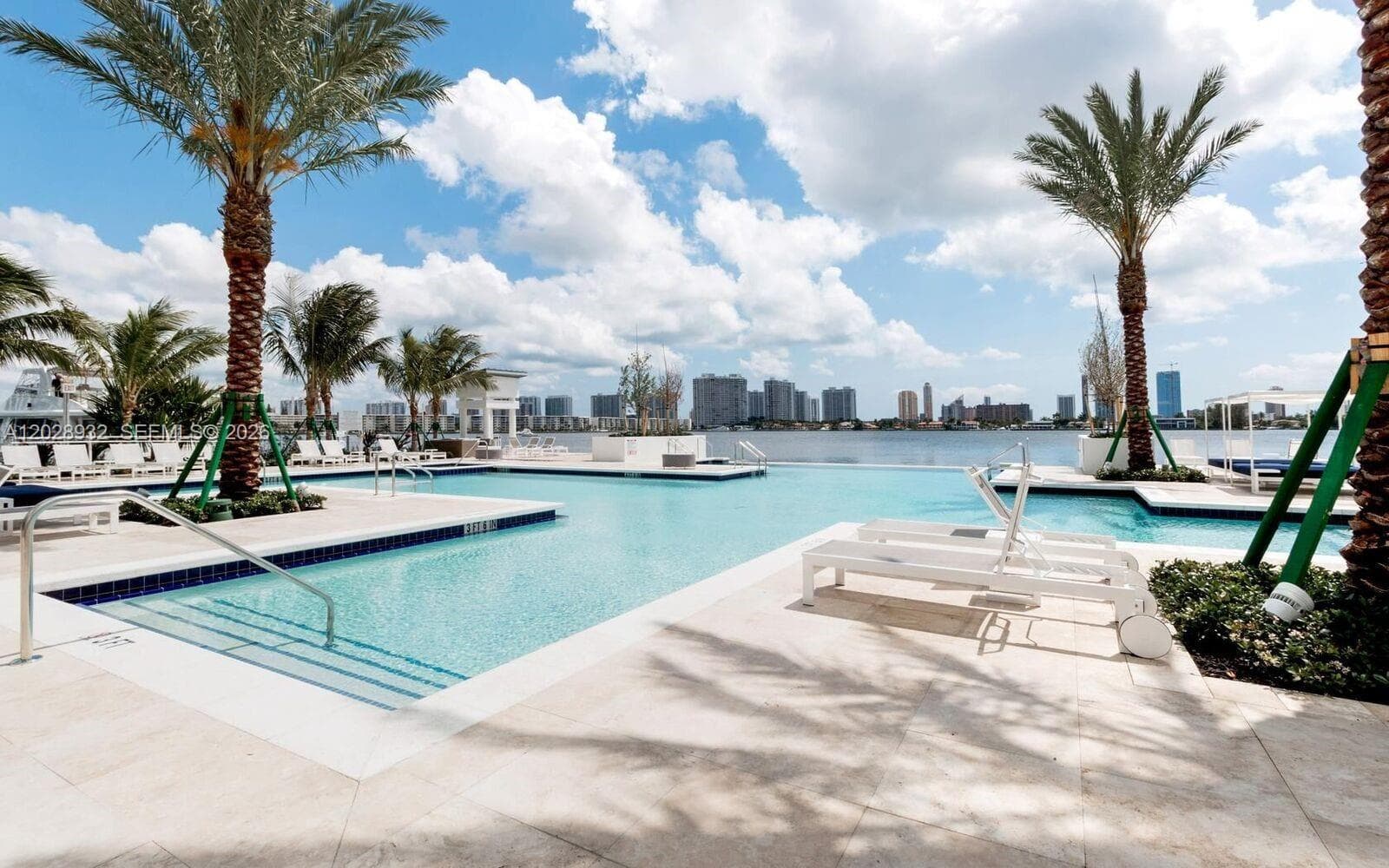 17111 N Biscayne Blvd 1703 photo 22