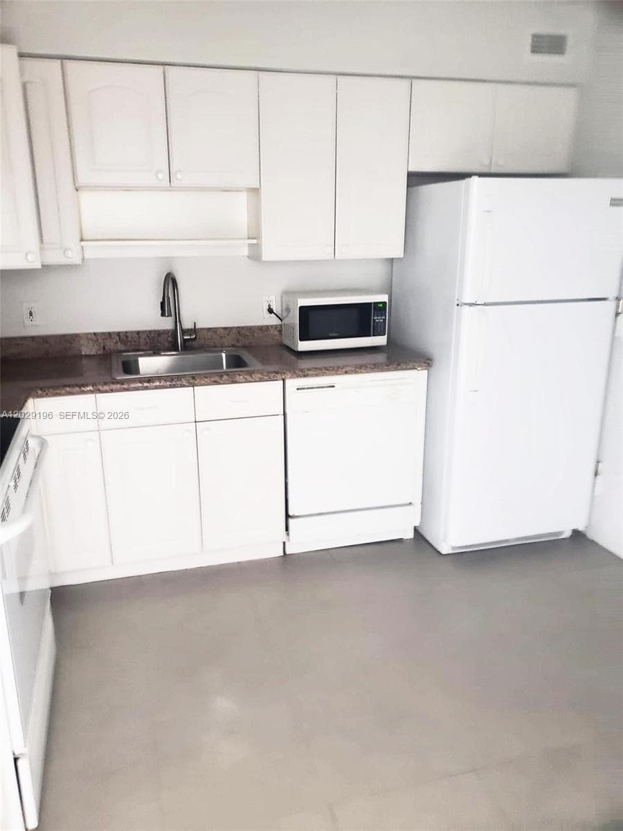 5161 Collins Ave 1709 photo 4