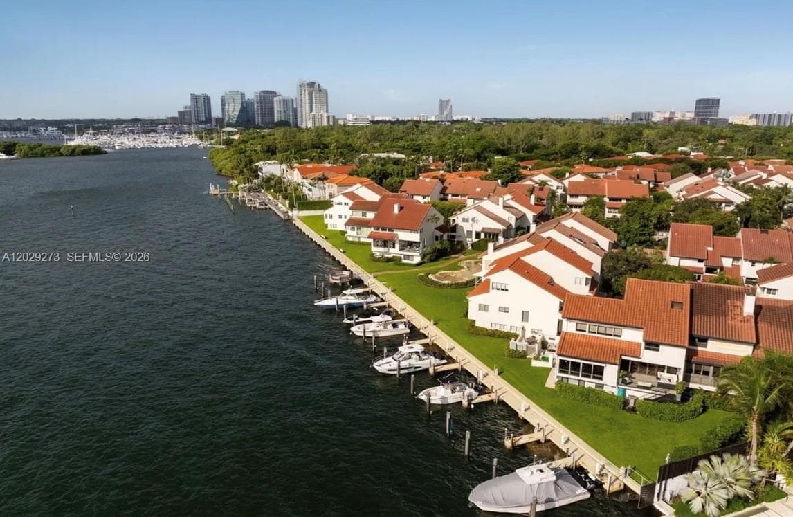 2000 S Bayshore Dr 58 photo 2