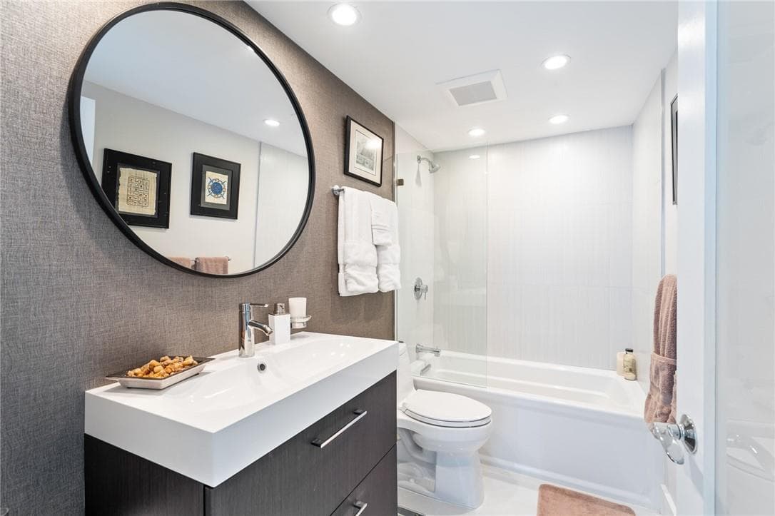3233 NE 34th Street 1504 photo 9