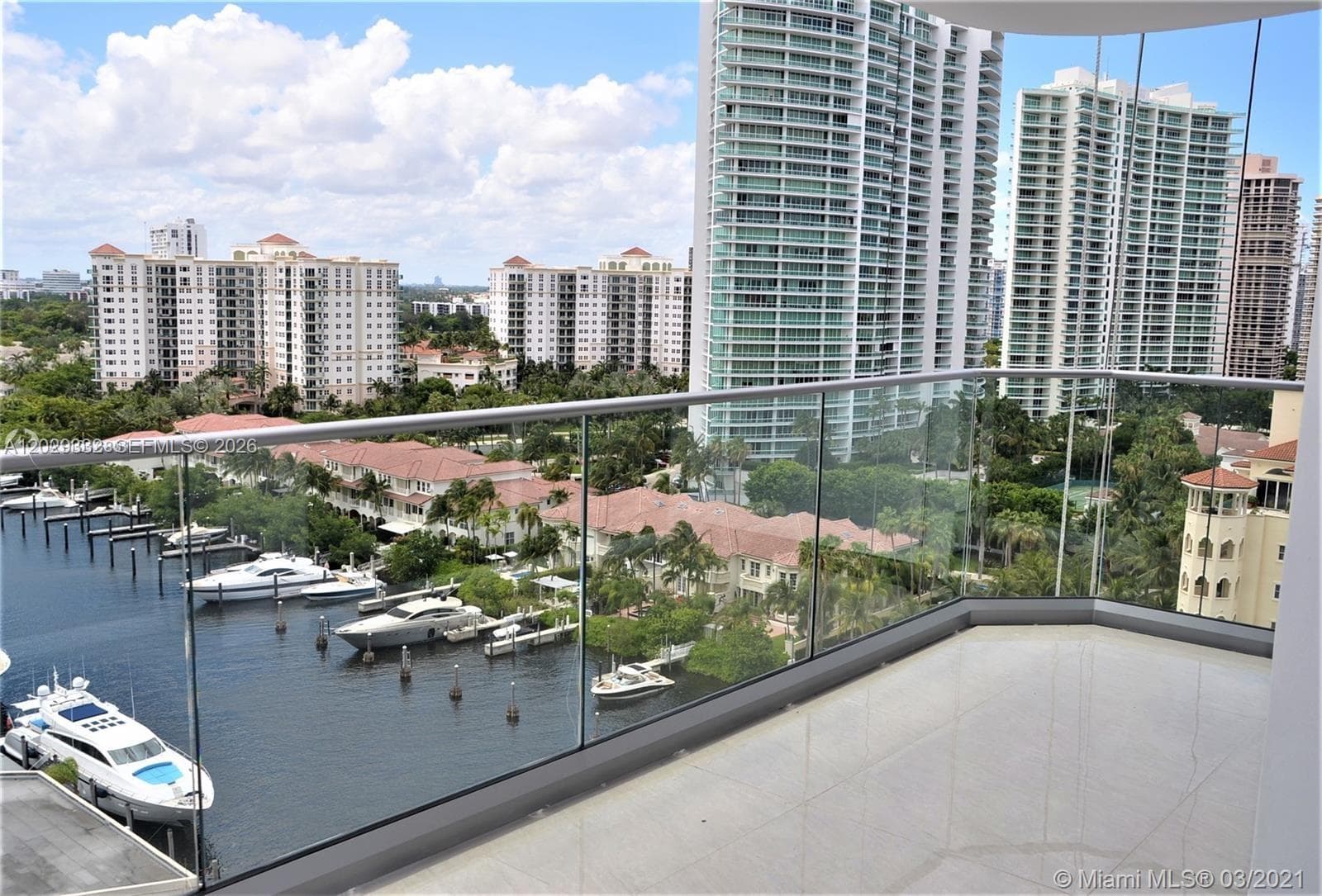 19707 Turnberry Way 16L photo 12