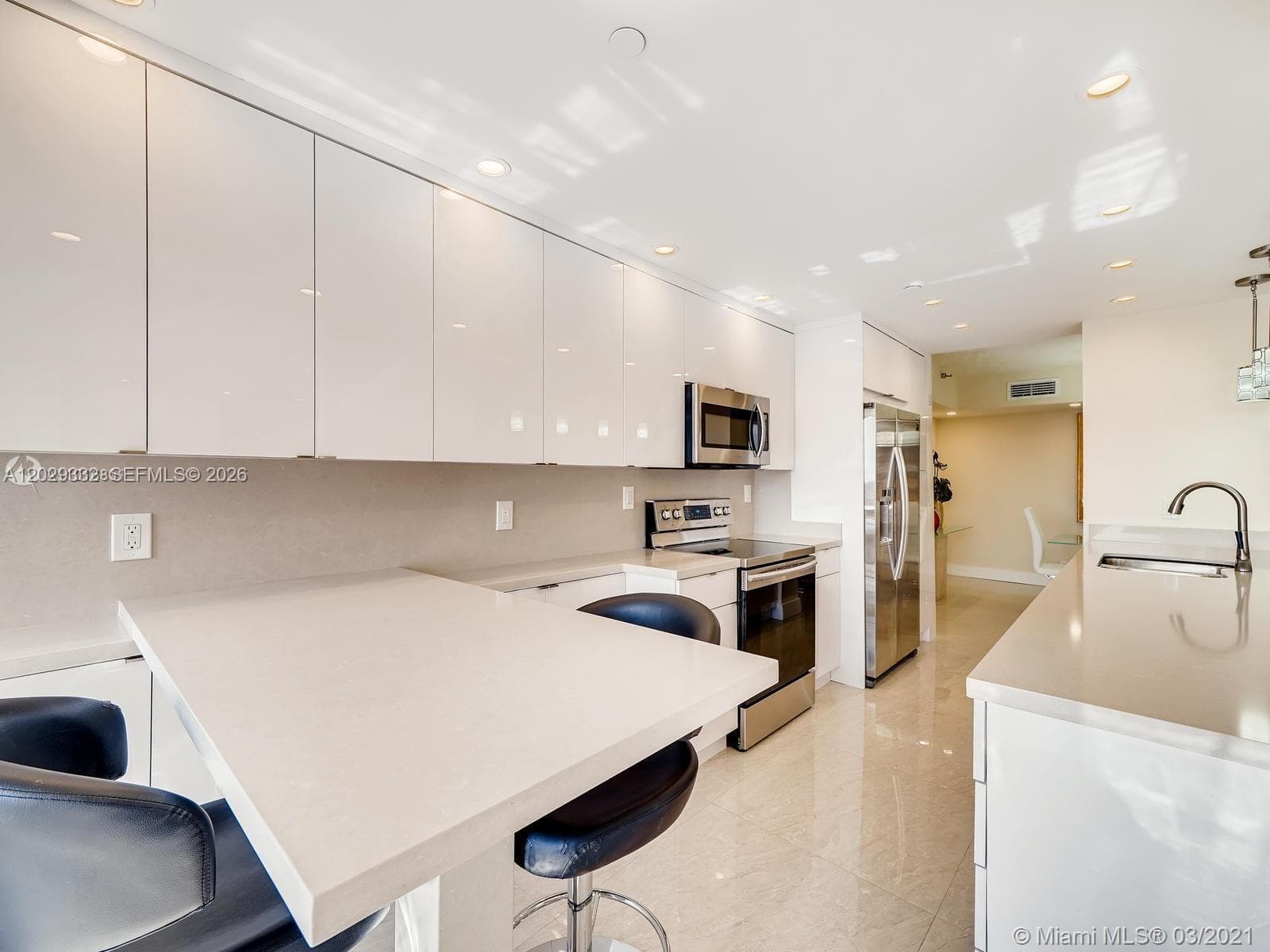 19707 Turnberry Way 16L photo 7