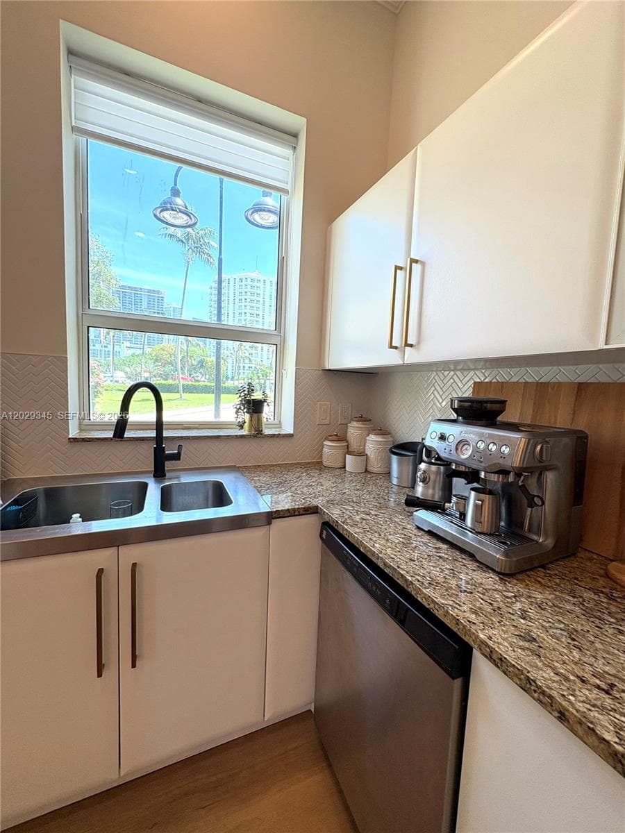610 W Las Olas Blvd 117N photo 8