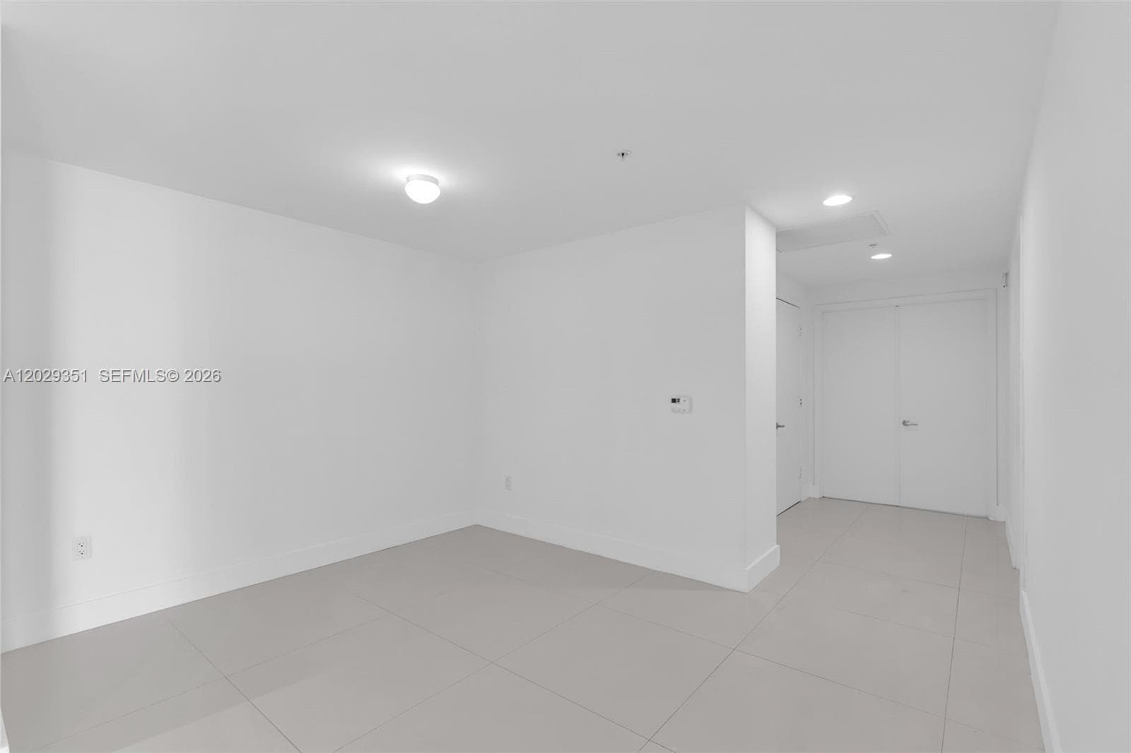17111 BISCAYNE BL 506 photo 6