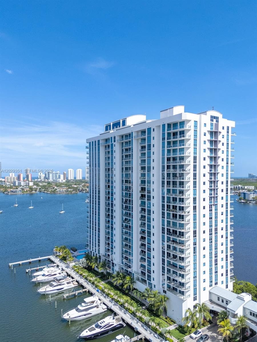 17111 BISCAYNE BL 506 photo 3