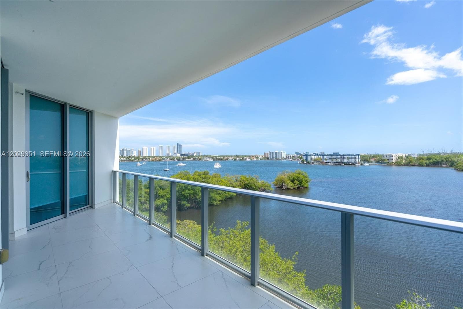 17111 BISCAYNE BL 506 photo 1