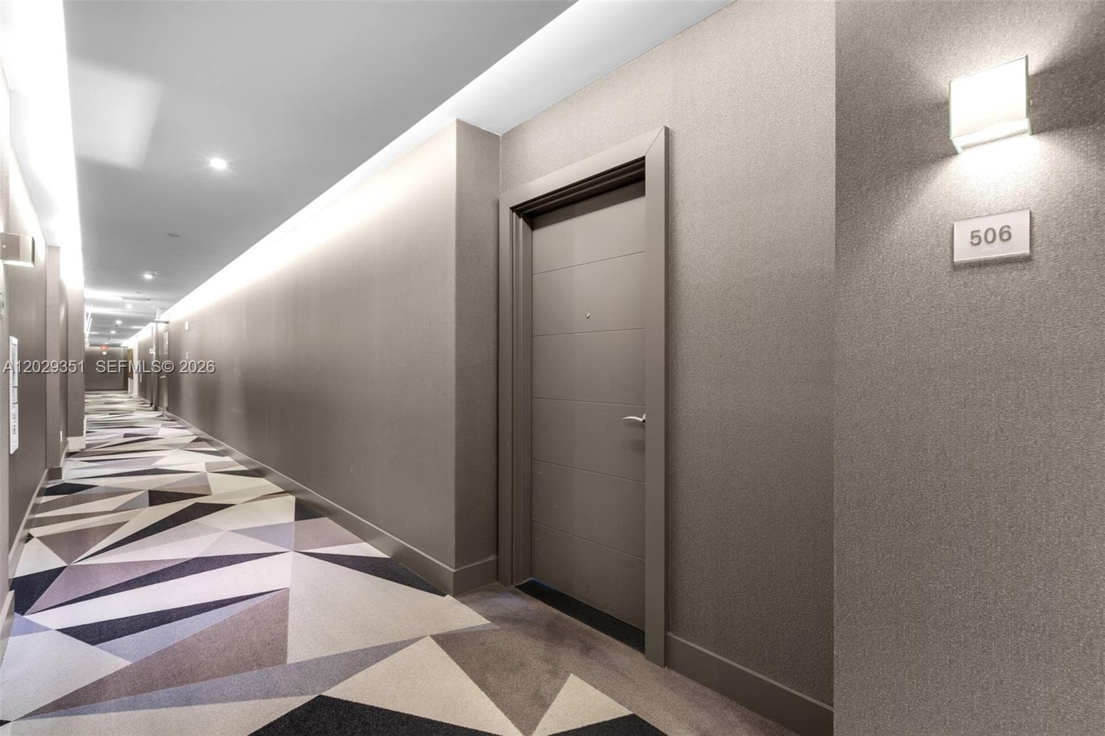 17111 BISCAYNE BL 506 photo 4