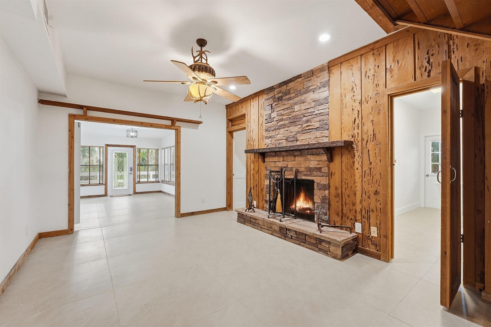 576 SW Rustic Circle photo 7