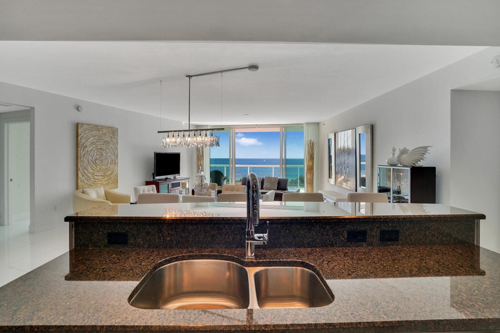 1 N Ocean Boulevard 903 photo 23