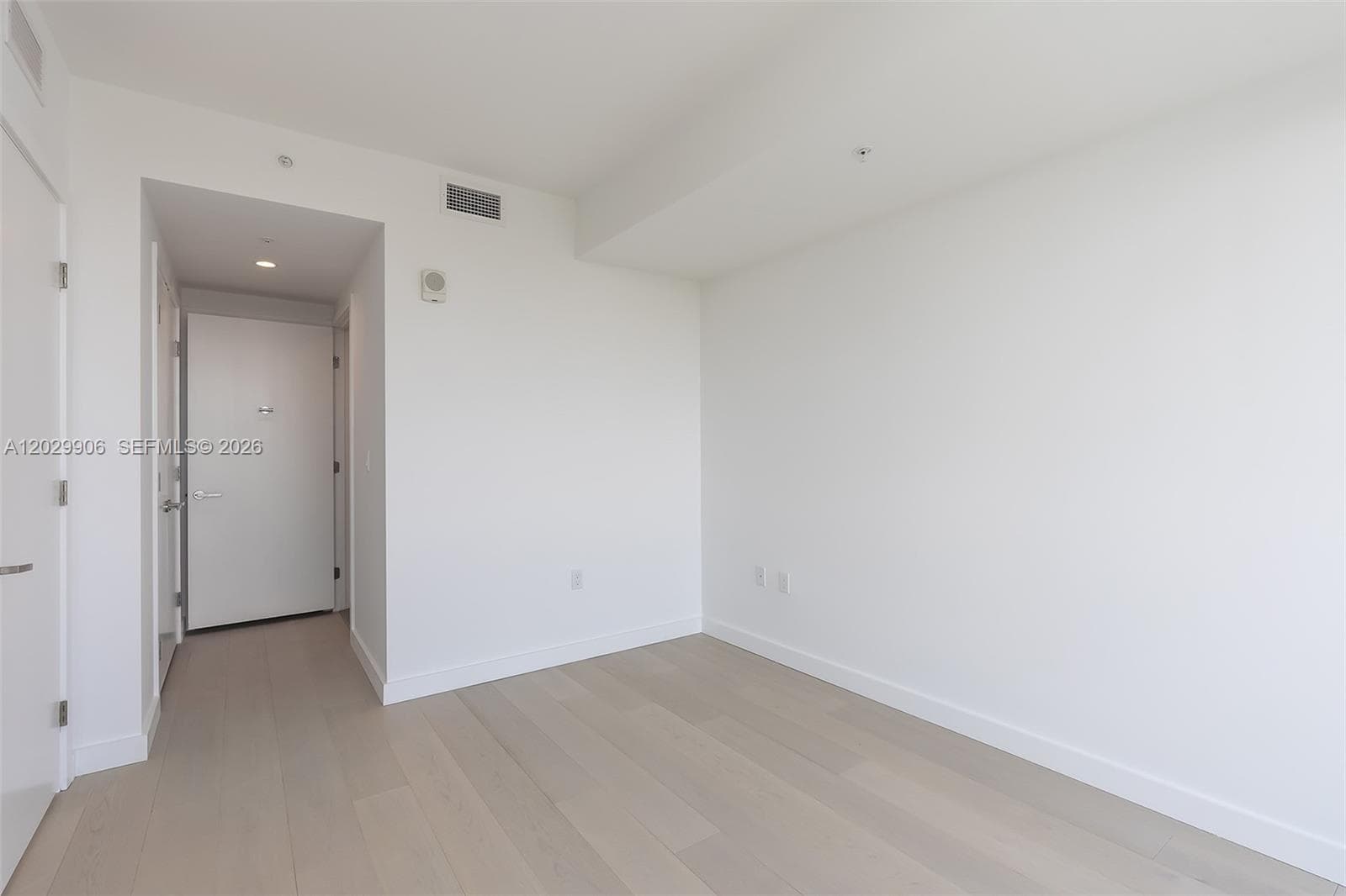 9201 E Bay Harbor Dr 603 photo 23