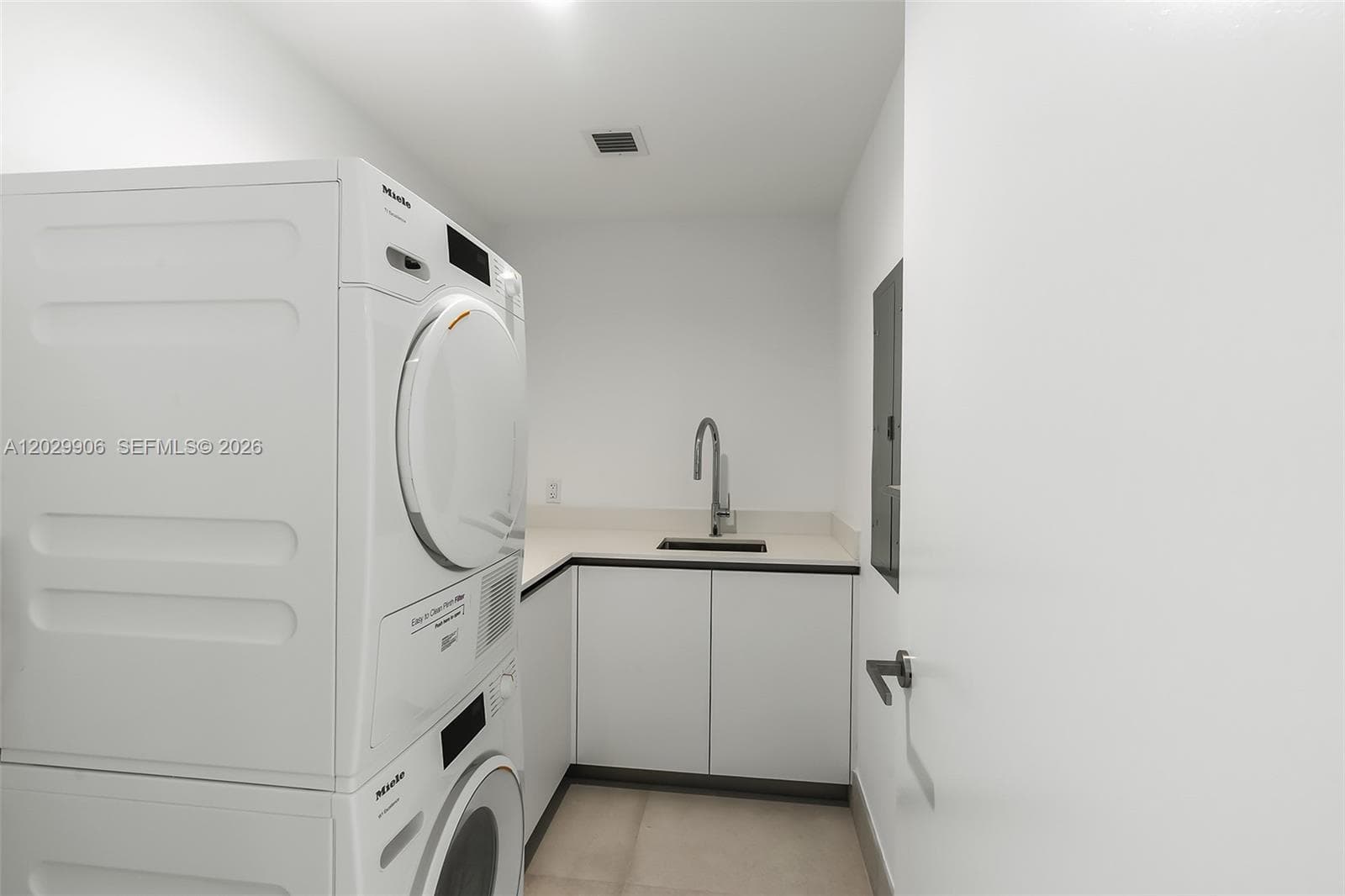 9201 E Bay Harbor Dr 603 photo 7