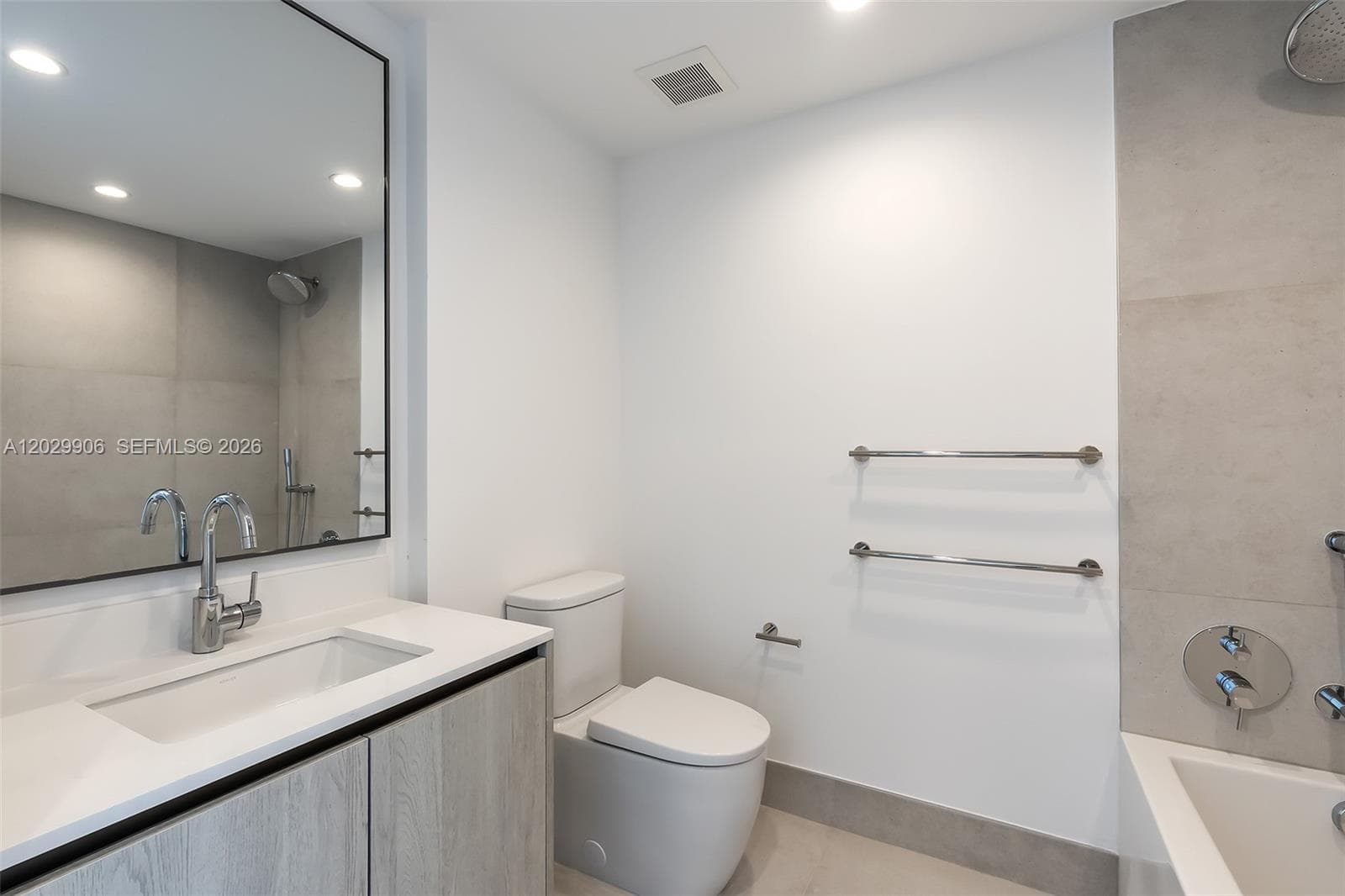 9201 E Bay Harbor Dr 603 photo 24