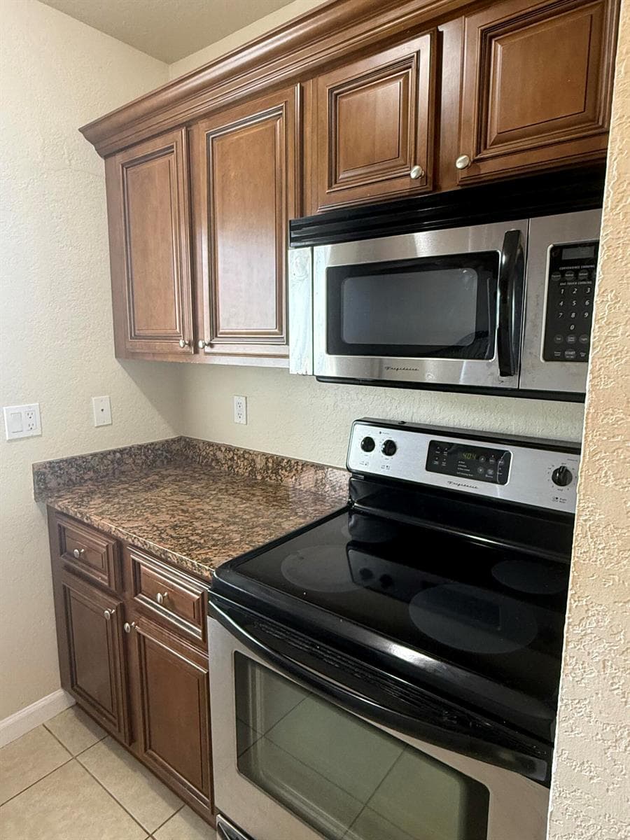578 NE 20th Street 10e photo 10