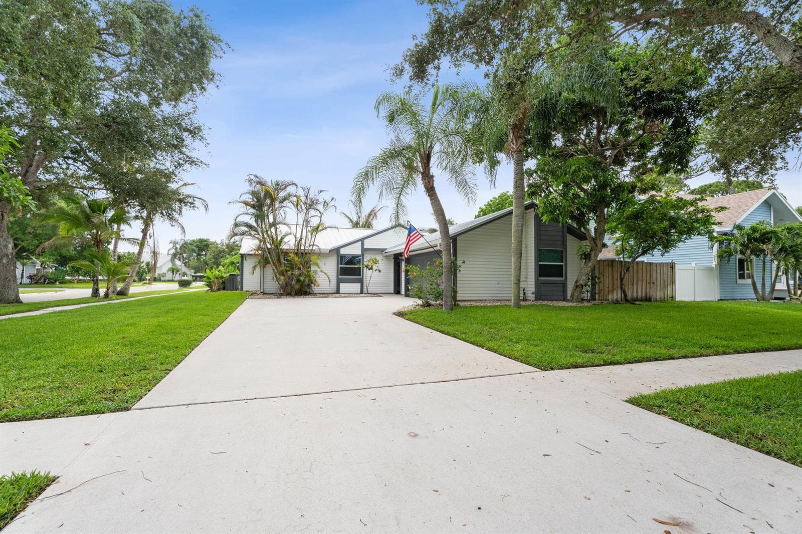 17995 Anchor Drive photo 3