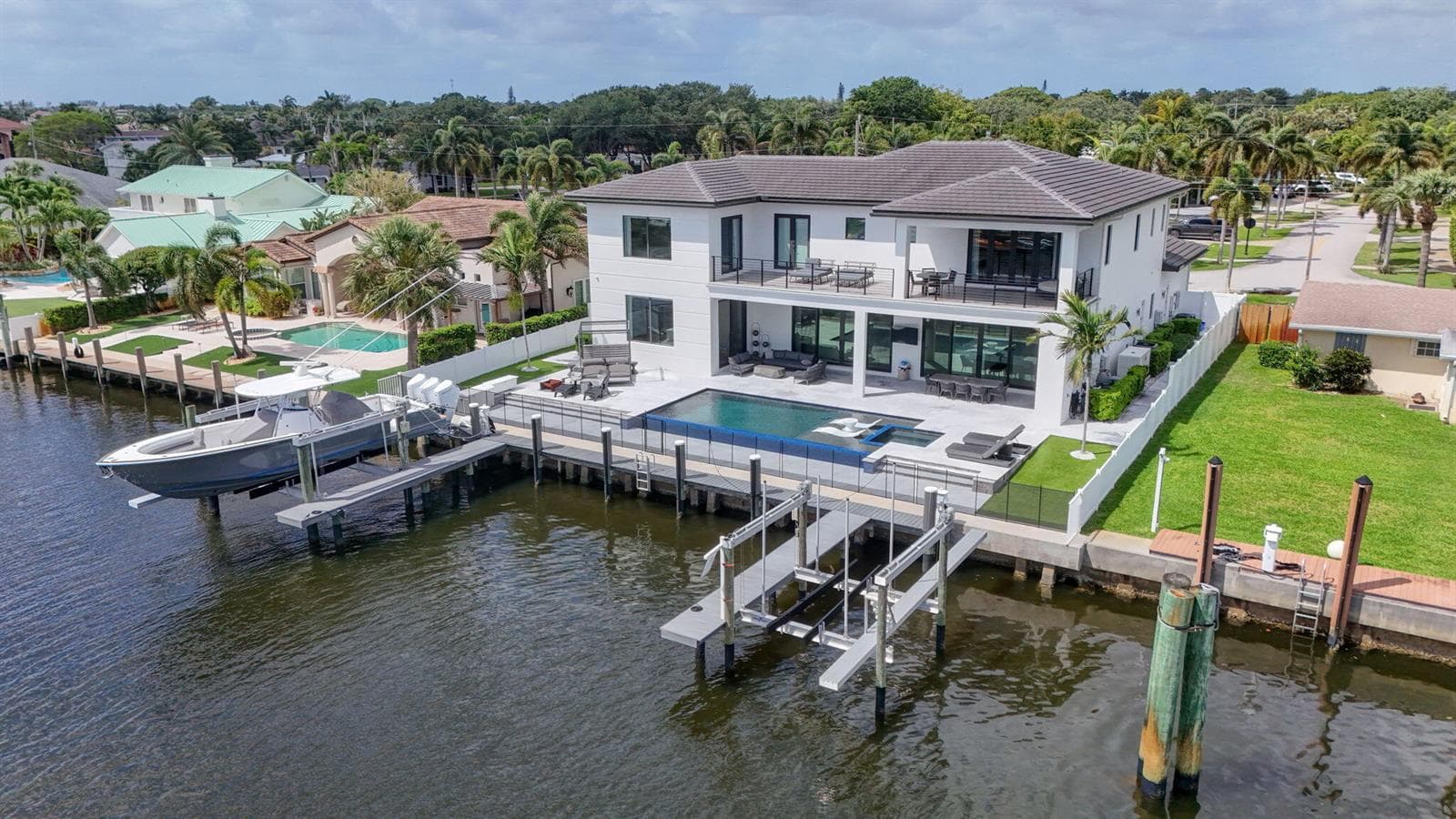 824 Shore Drive photo 1