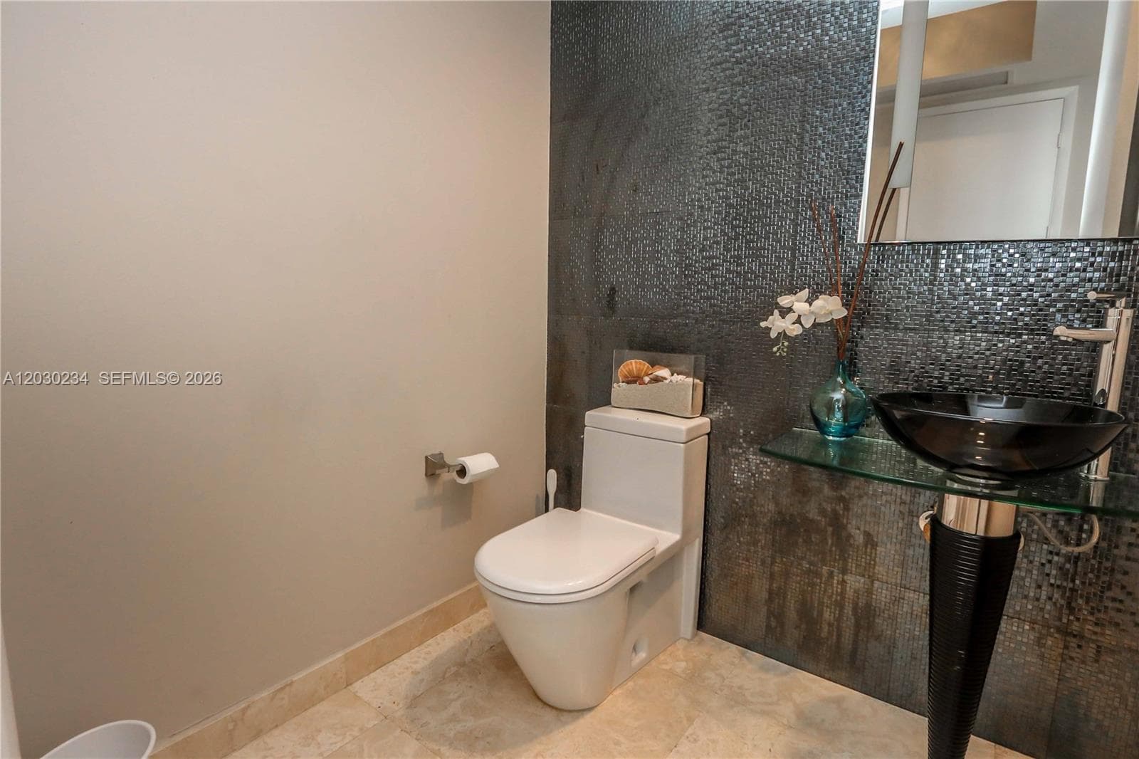 15901 Collins Ave 2004 photo 25