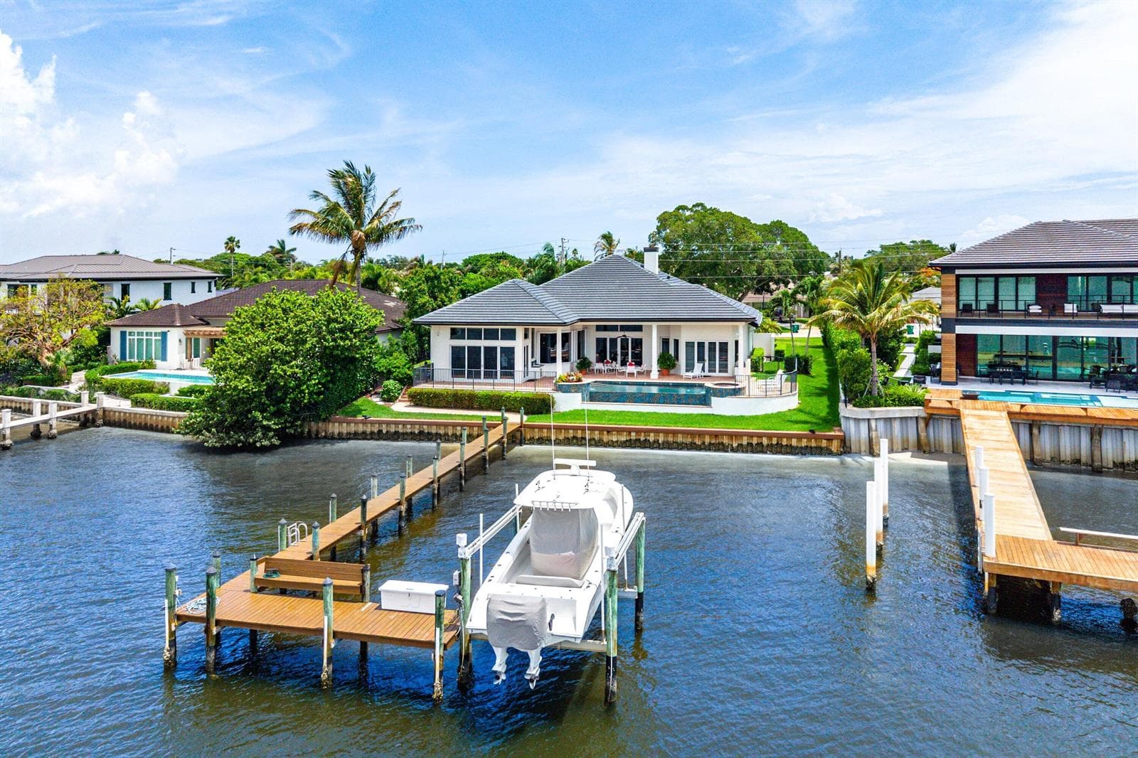 47 River Drive photo 1