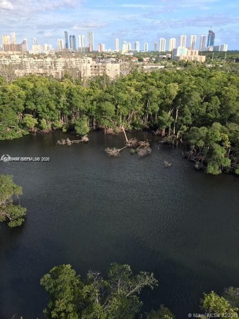 16385 Biscayne Blvd 621 photo 23
