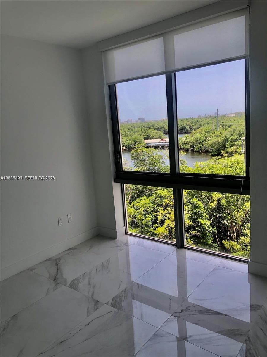 16385 Biscayne Blvd 621 photo 6