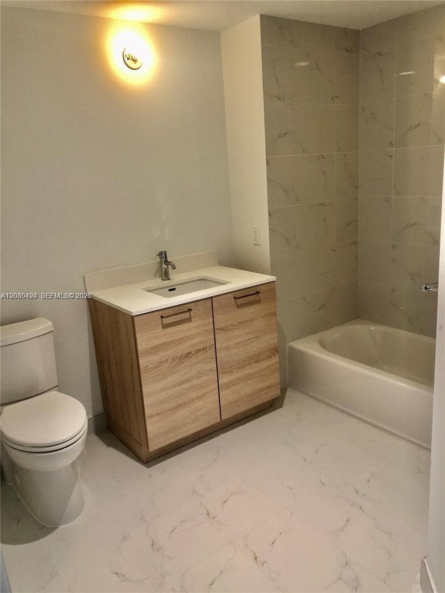 16385 Biscayne Blvd 621 photo 17