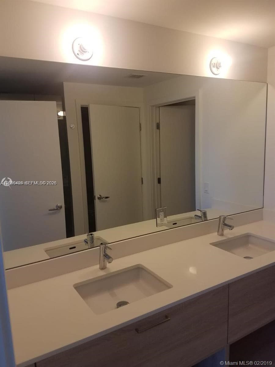 16385 Biscayne Blvd 621 photo 16