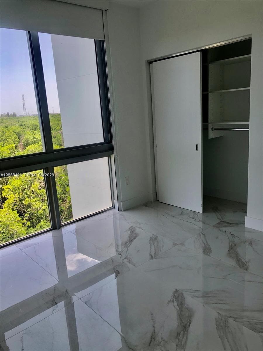 16385 Biscayne Blvd 621 photo 7