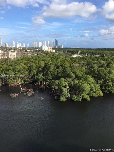 16385 Biscayne Blvd 621 photo 24