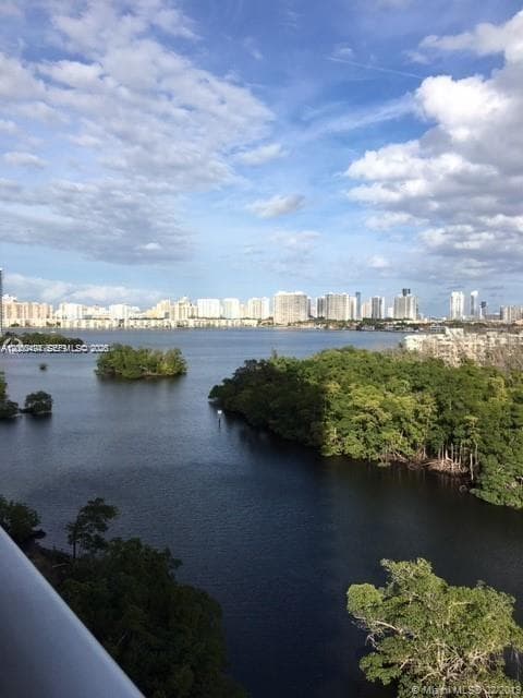 16385 Biscayne Blvd 621 photo 18