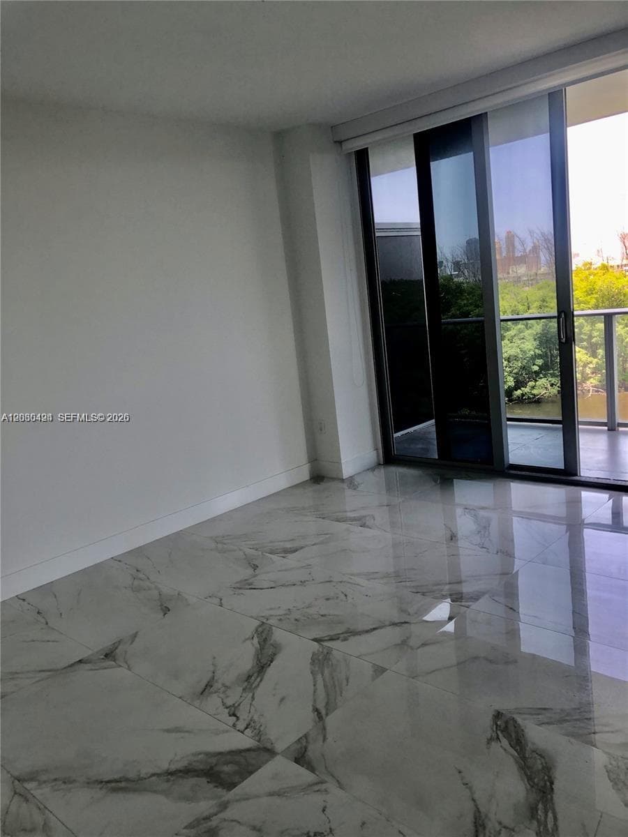 16385 Biscayne Blvd 621 photo 19