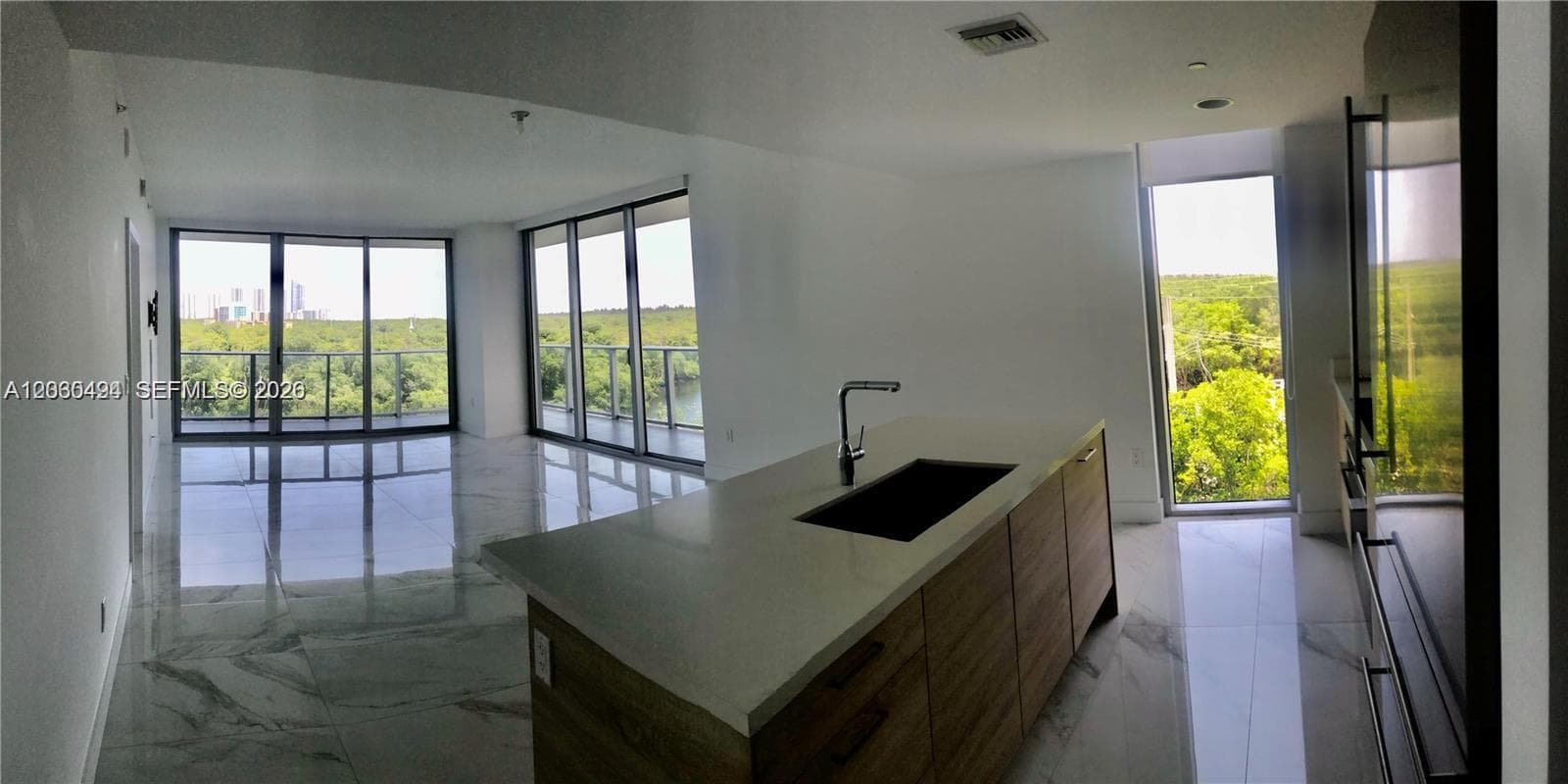 16385 Biscayne Blvd 621 photo 4