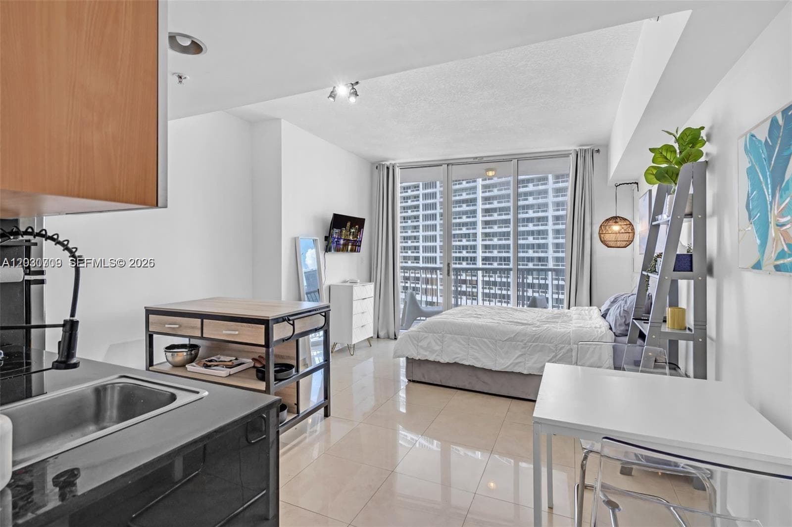 1750 N Bayshore Dr 1204 photo 4