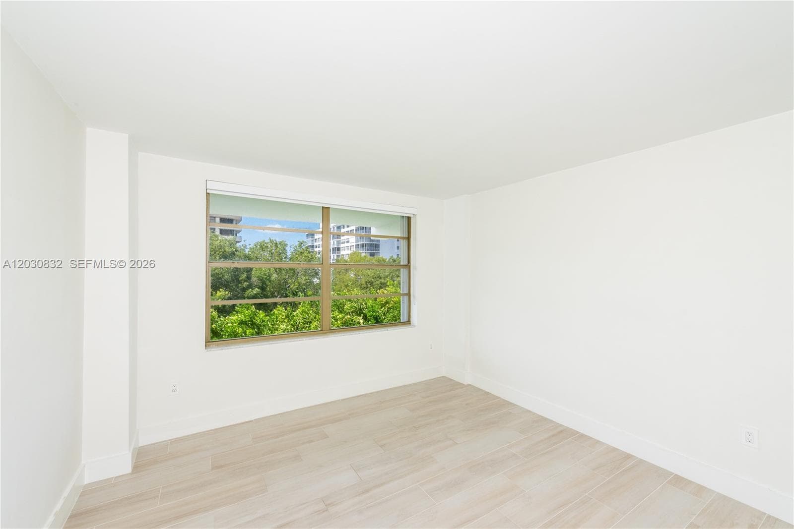 155 Ocean Lane Dr 403 photo 7