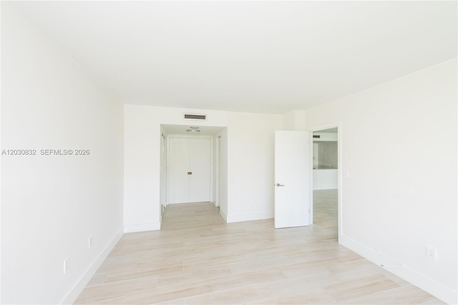 155 Ocean Lane Dr 403 photo 9
