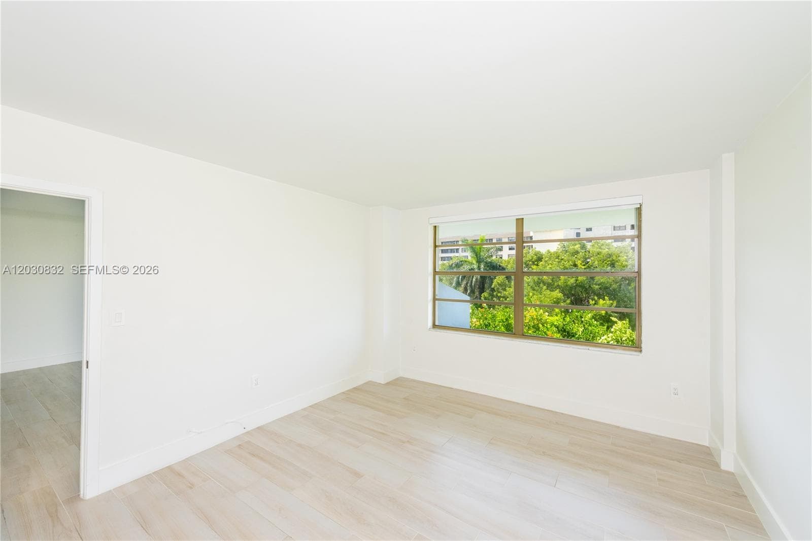 155 Ocean Lane Dr 403 photo 8