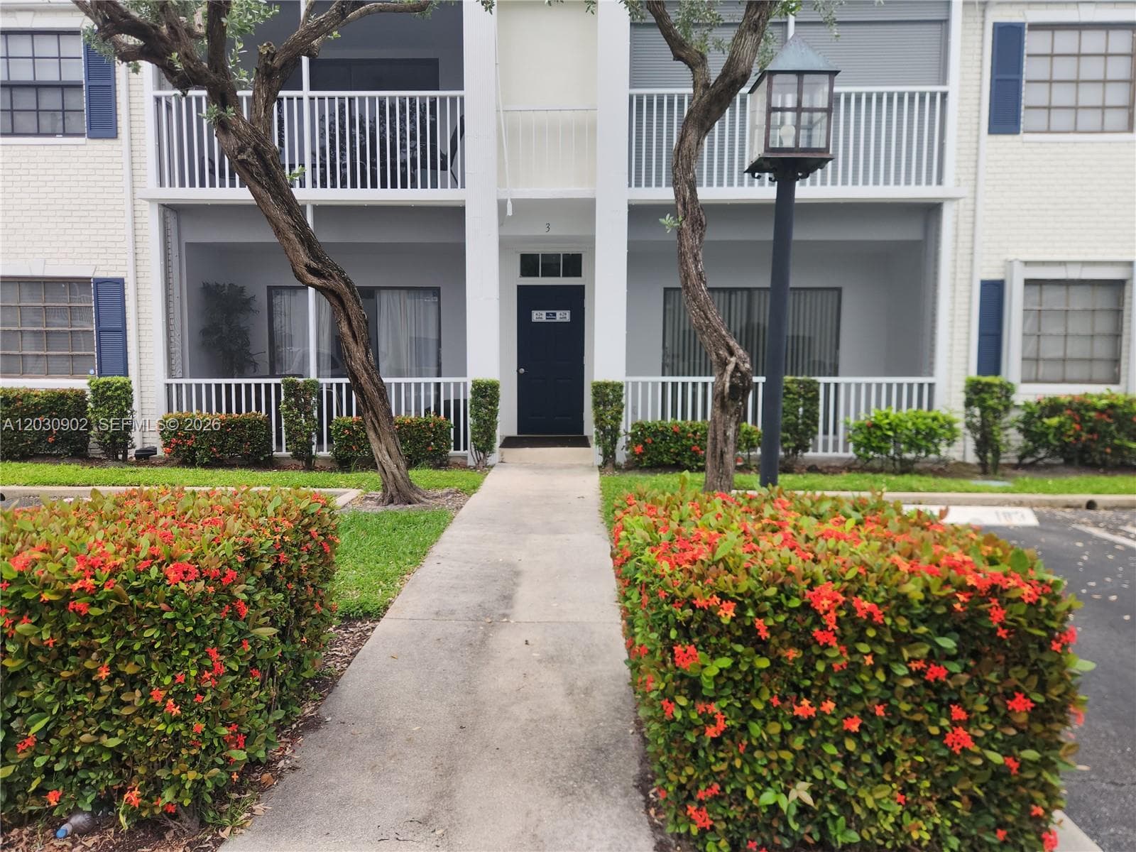 160 Cypress Club Dr 608 photo 2