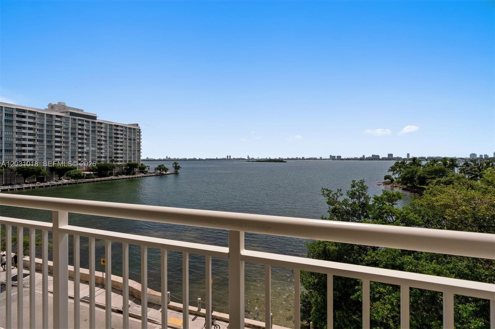 2000 N Bayshore Dr 420 photo 1