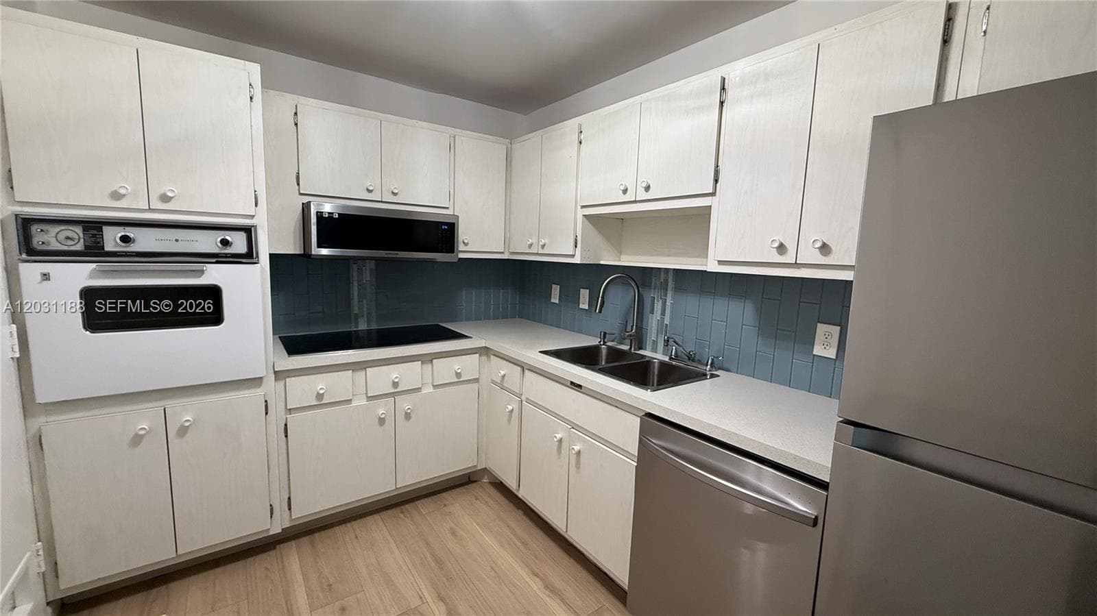 400 Kings Point Dr 316 photo 2