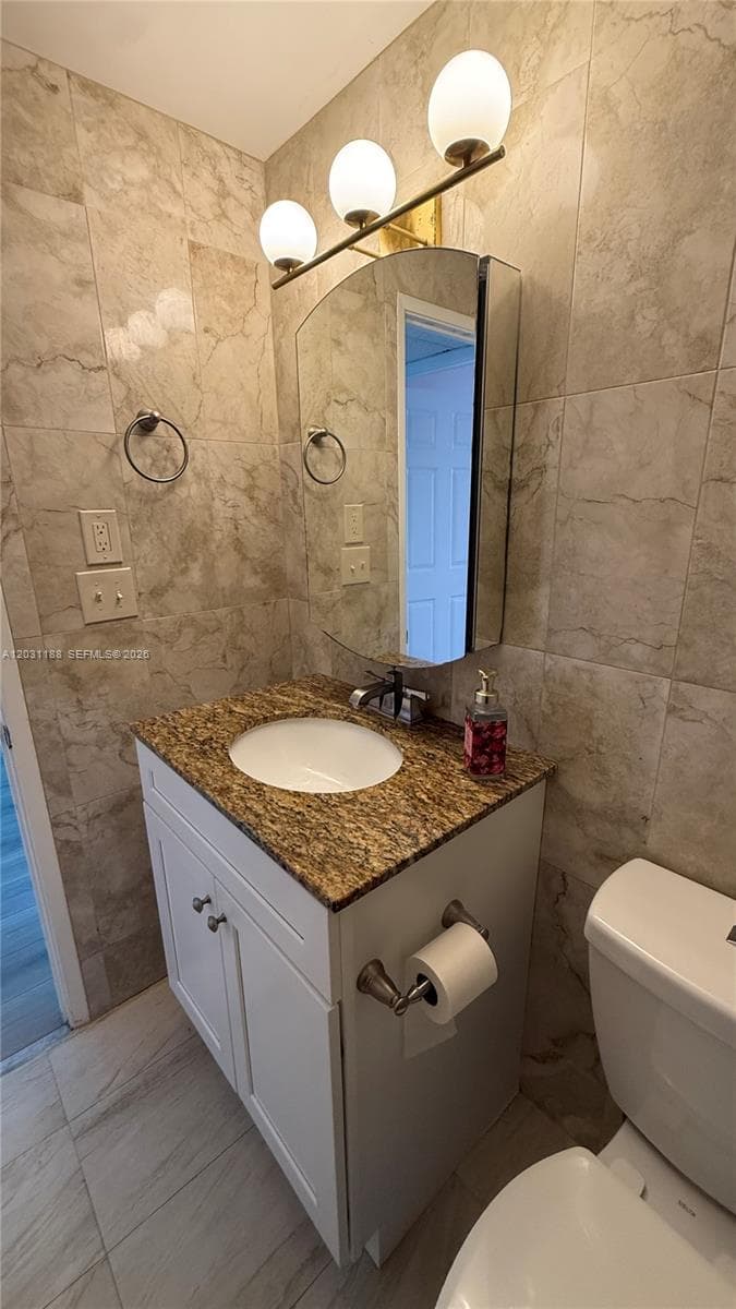 400 Kings Point Dr 316 photo 17