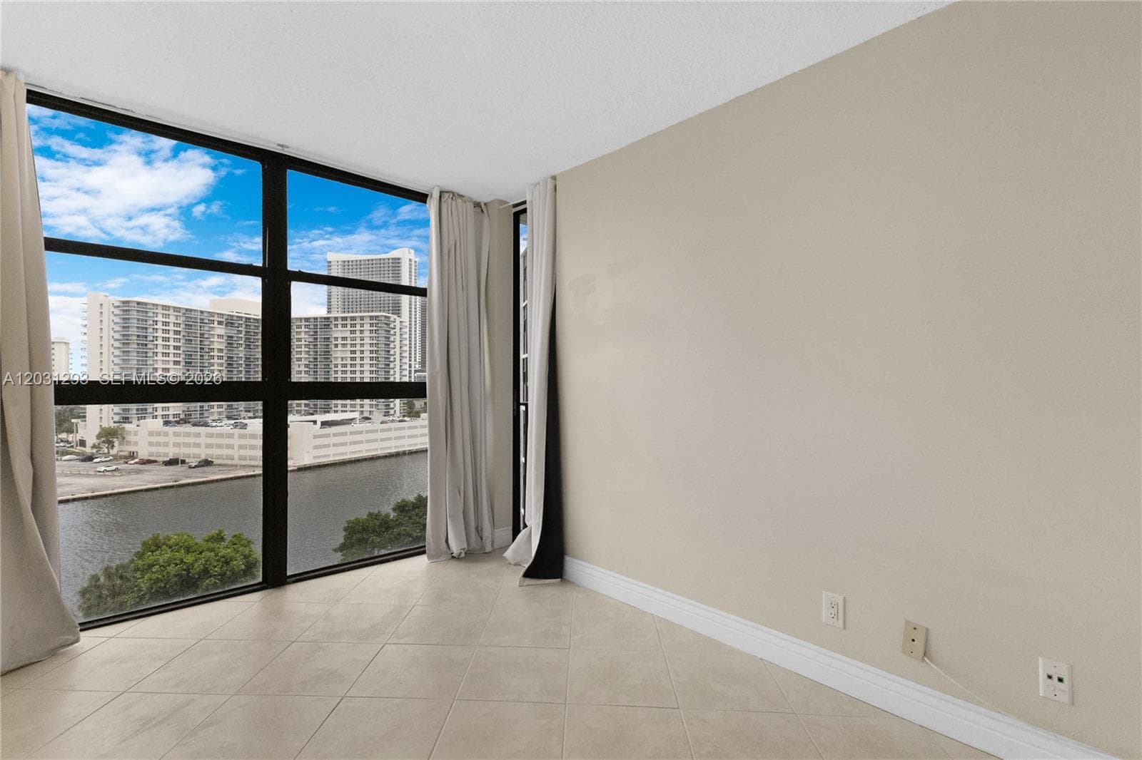 200 Leslie Dr 902 photo 23
