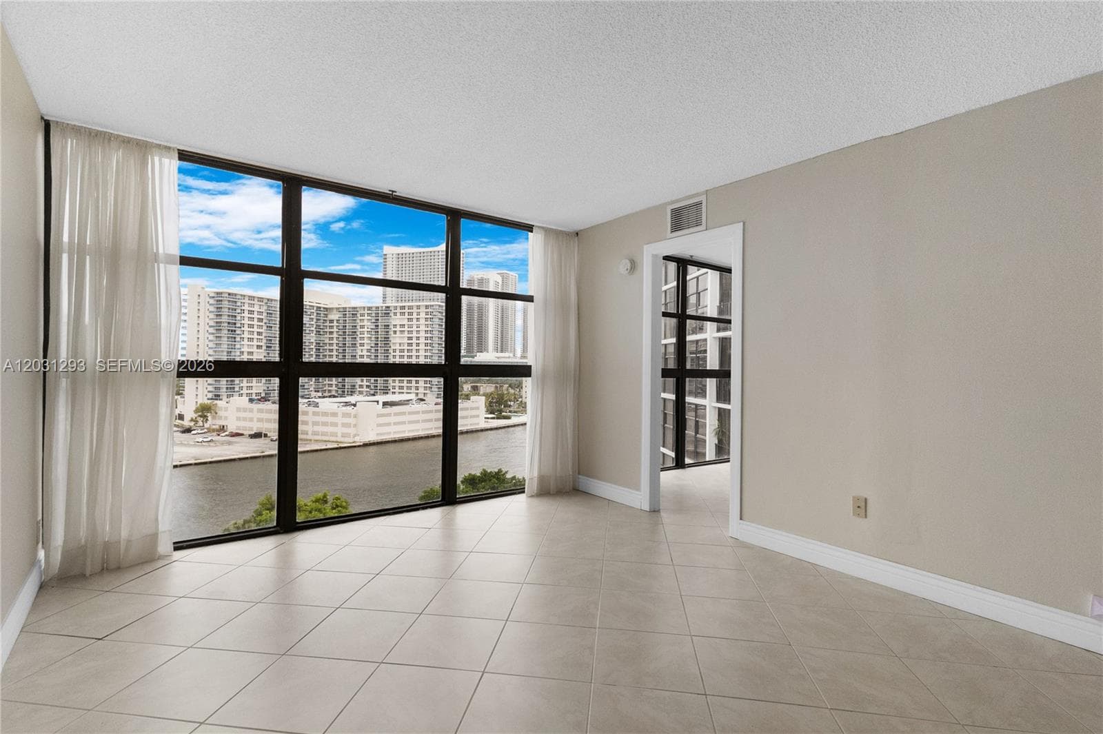 200 Leslie Dr 902 photo 6