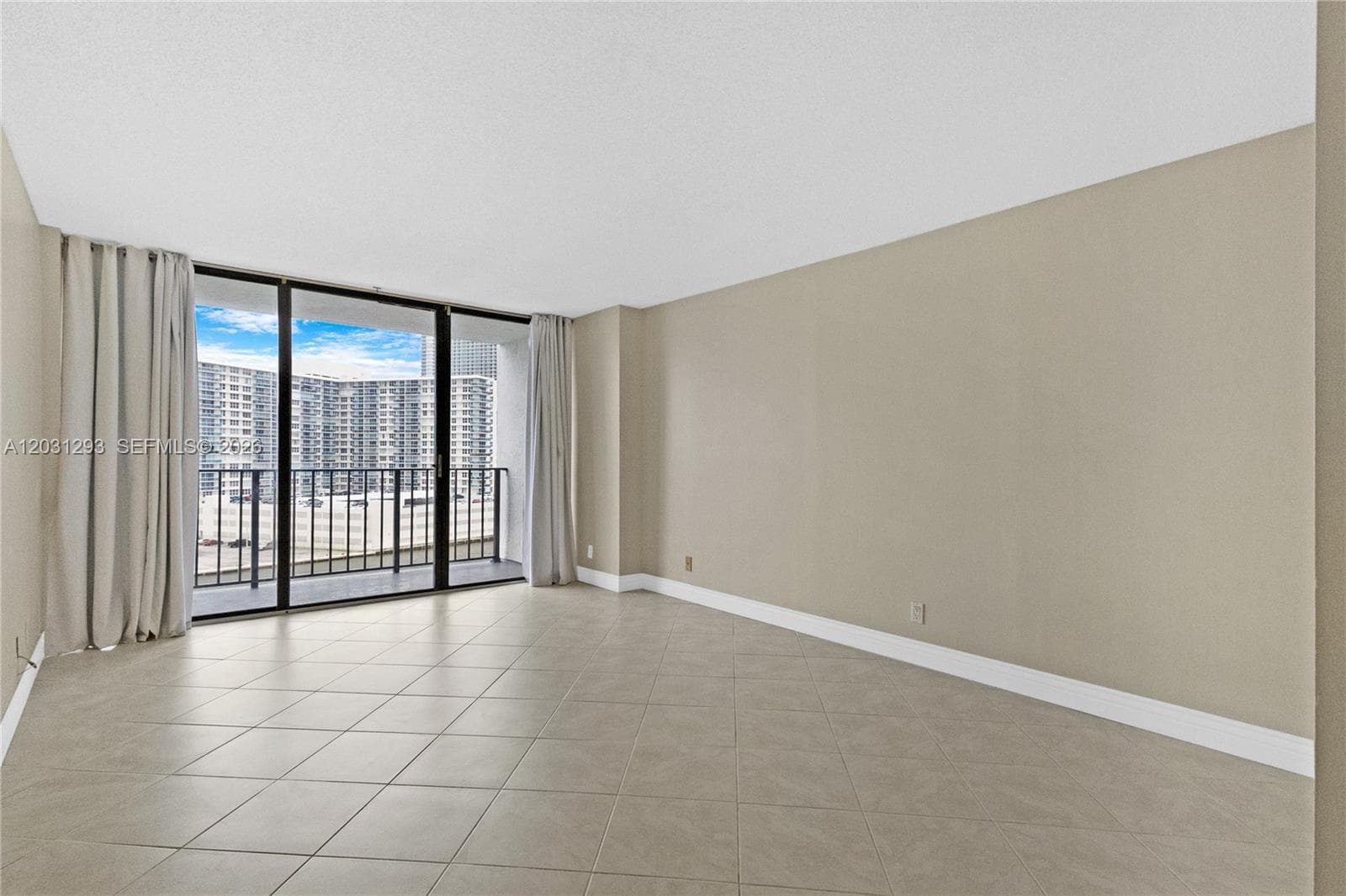 200 Leslie Dr 902 photo 17