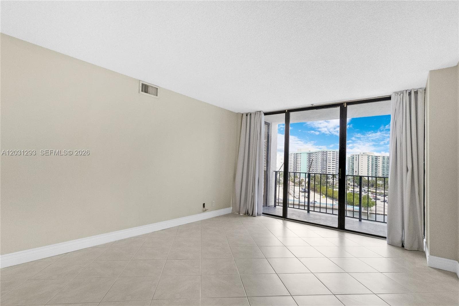 200 Leslie Dr 902 photo 16