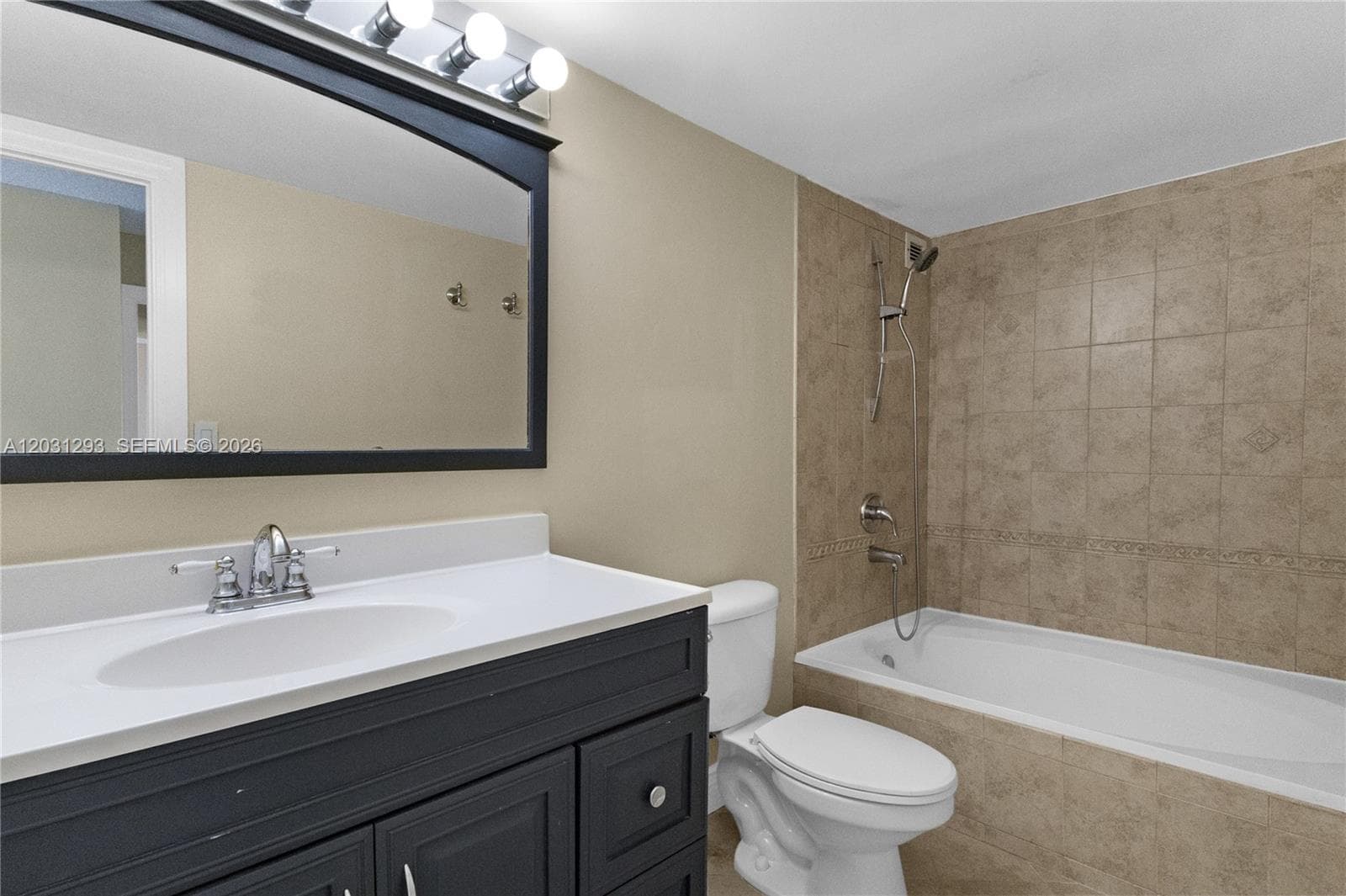 200 Leslie Dr 902 photo 18