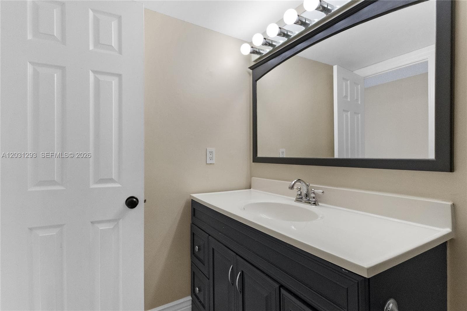 200 Leslie Dr 902 photo 19