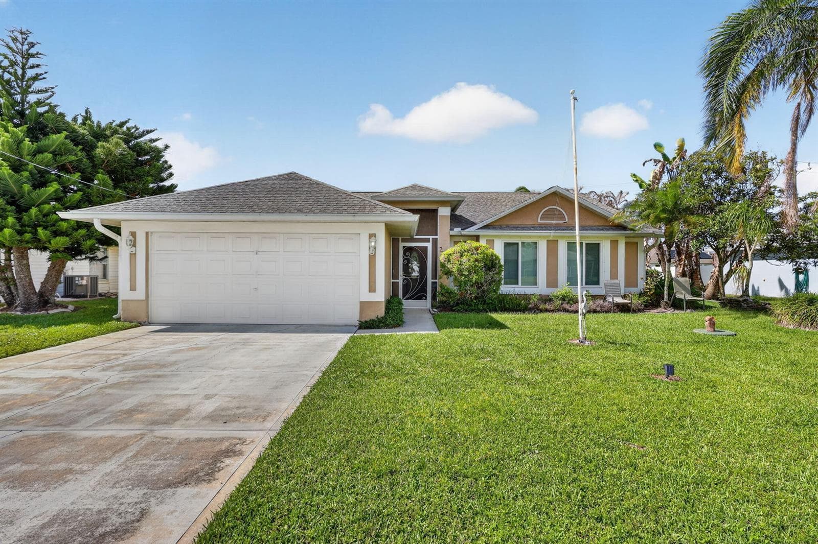 2755 SE Caladium Avenue photo 1