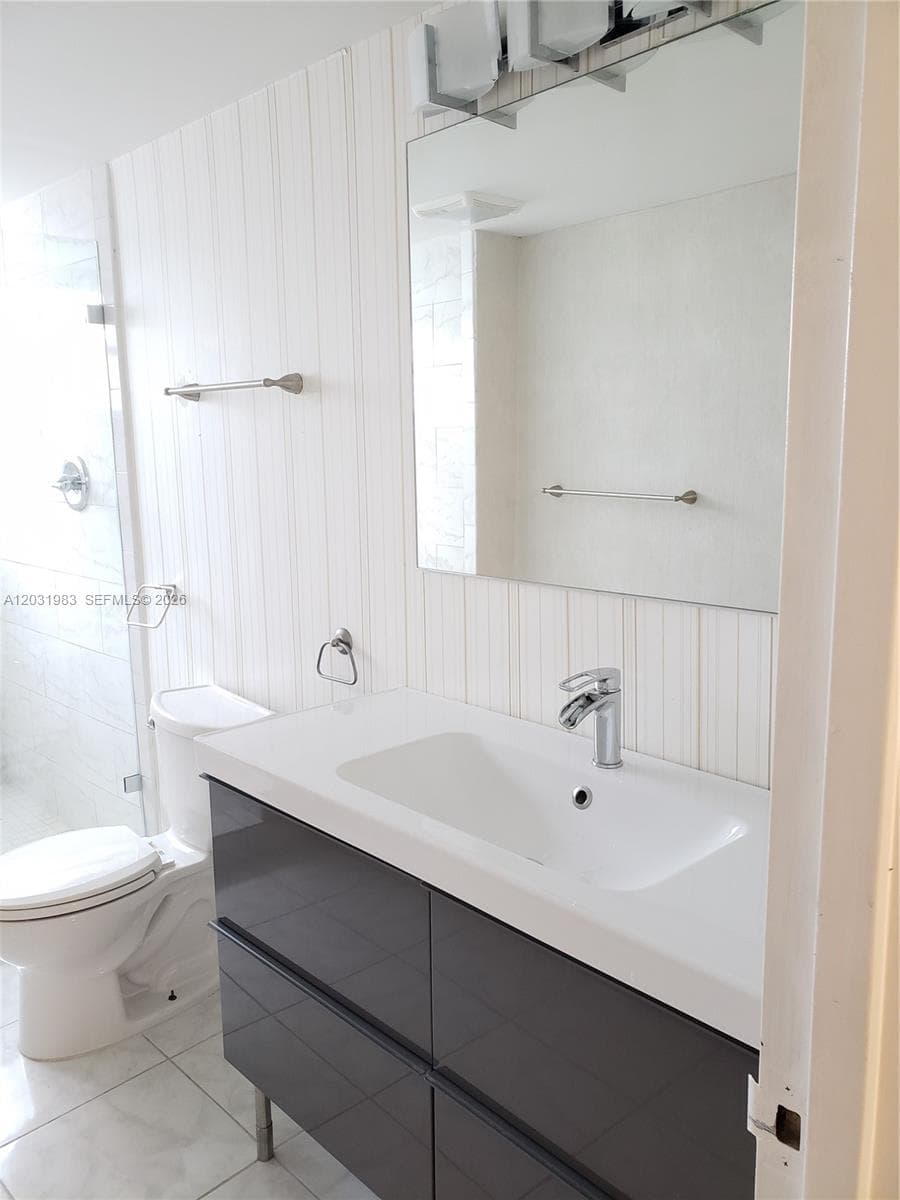 100 Golden Isles Dr PH 7 photo 12