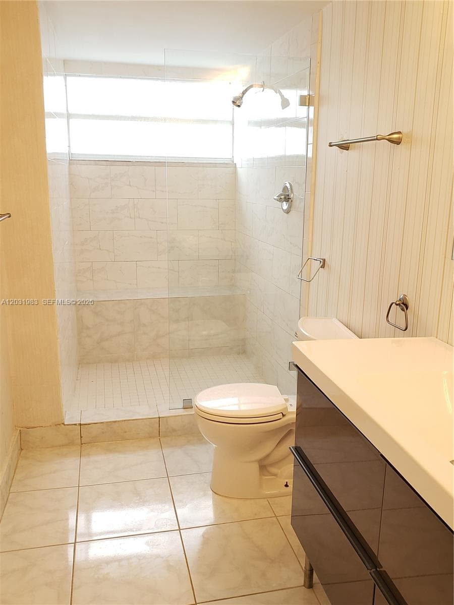 100 Golden Isles Dr PH 7 photo 10
