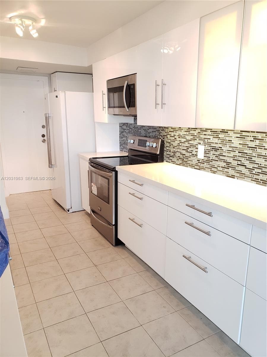 100 Golden Isles Dr PH 7 photo 25